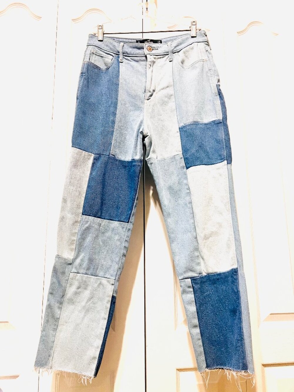 Hollister Ultra High Rise Mom Jean-Vintage Stretch-Blue Patchwork-7R-Distressed